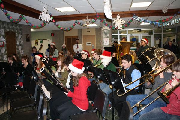 Fa-la-la-la-Lobby Holiday Music on Friday Morning