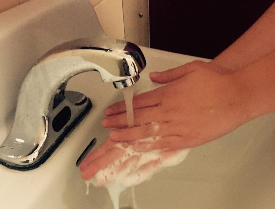 Washing+hands+for+at+least+30+seconds+is+the+key+to+staying+healthy.
