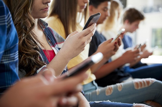 How Can we Prevent Teens from Feeling the Pressures of Social Media?