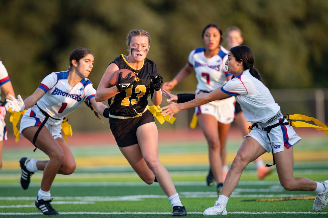 California's fast-growing new sport is girls flag football | The Sacramento Bee
 