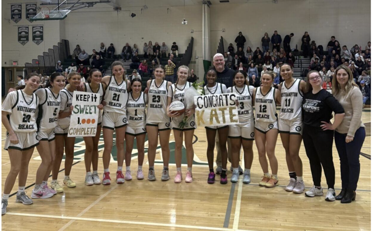 Girls Varsity Basketball team after Kate scores 1,000th point 